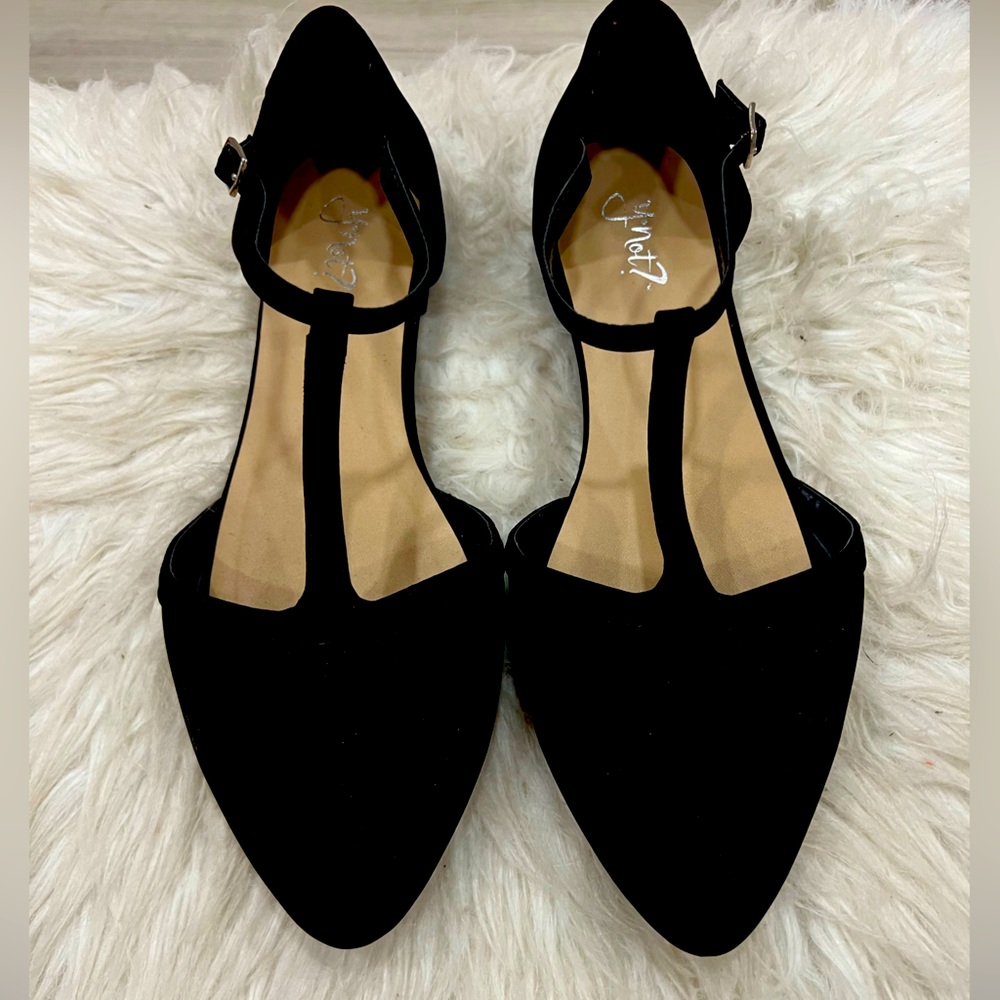 Black flats—$10+8 shipping